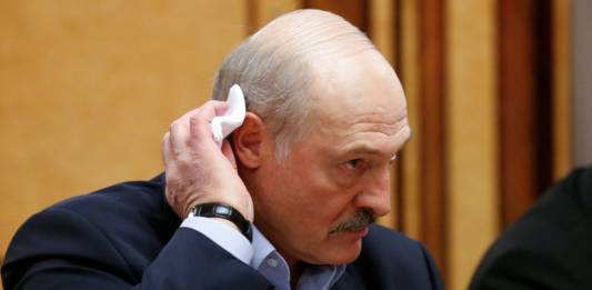 Состояние Лукашенко вызывает опасения у его окружения: диктатора срочно эвакуировали из Витебска