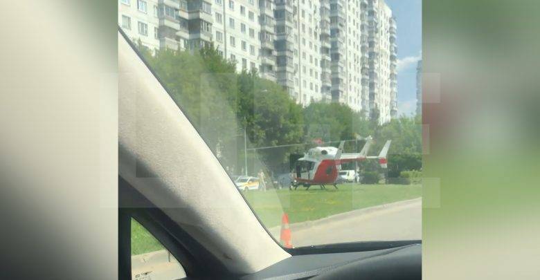 Перевёрнутая коляска и медицинский вертолёт: Появилось новое видео с места ДТП, в котором студентка на "мазде" сбила троих детей