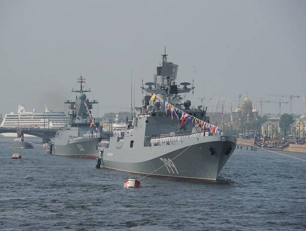 К сводной тренировке Главного Военно-Морского Парада в Санкт-Петербурге и Кронштадте готовы