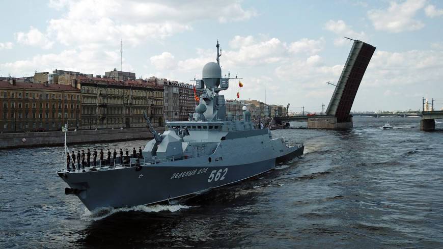 В Петербурге из-за репетиции Главного военно-морского парада ограничили движение