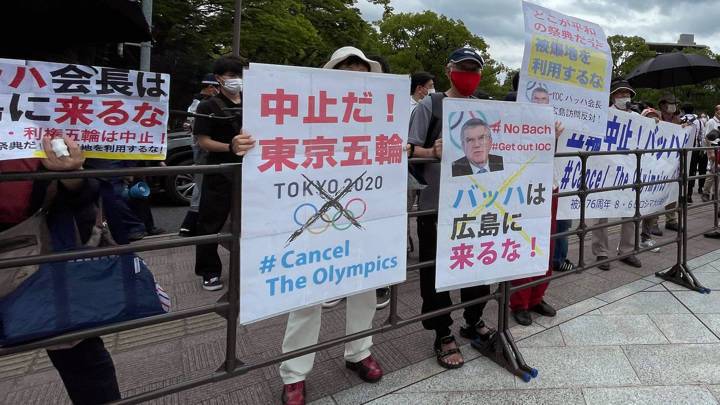 Прием в честь главы МОК Баха в Токио омрачился протестами