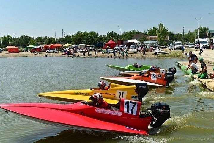 В Буденновске прошли два турнира России по водно-моторному спорту