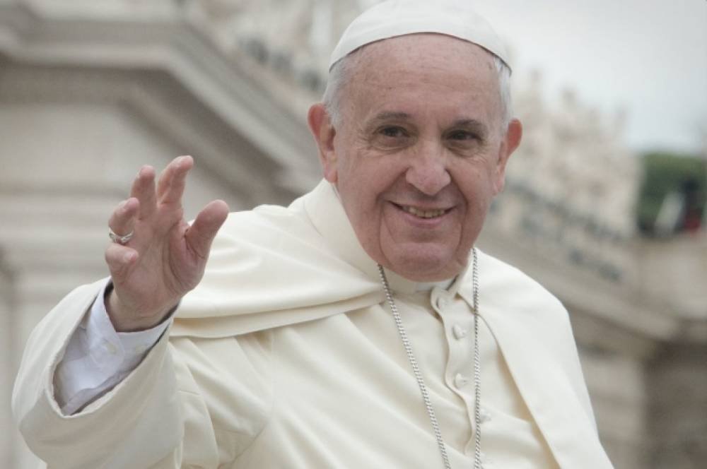 Папа римский впервые после операции обратился к верующим в Ватикане