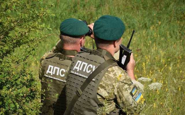 Нападение на украинских пограничников: в СБУ передали подозреваемых сотрудников следствию