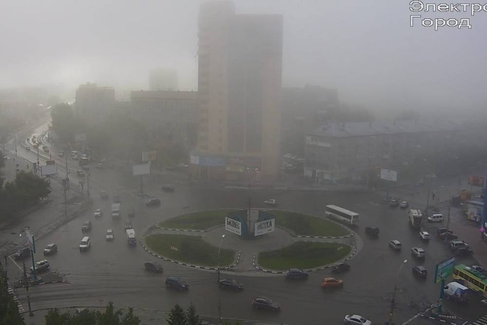 Новосибирск окутал густой туман 19 июля