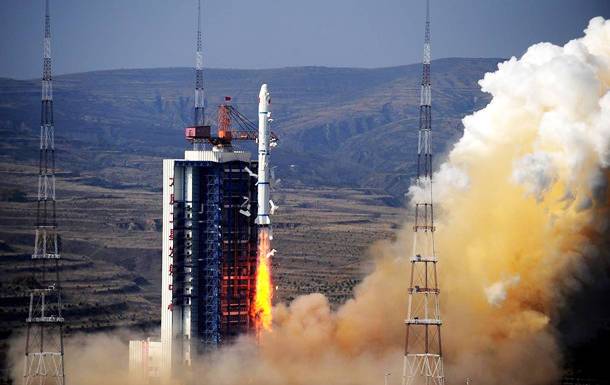 Китай при помощи ракеты-носителя CZ-10C успешно вывел на орбиту 10 спутников