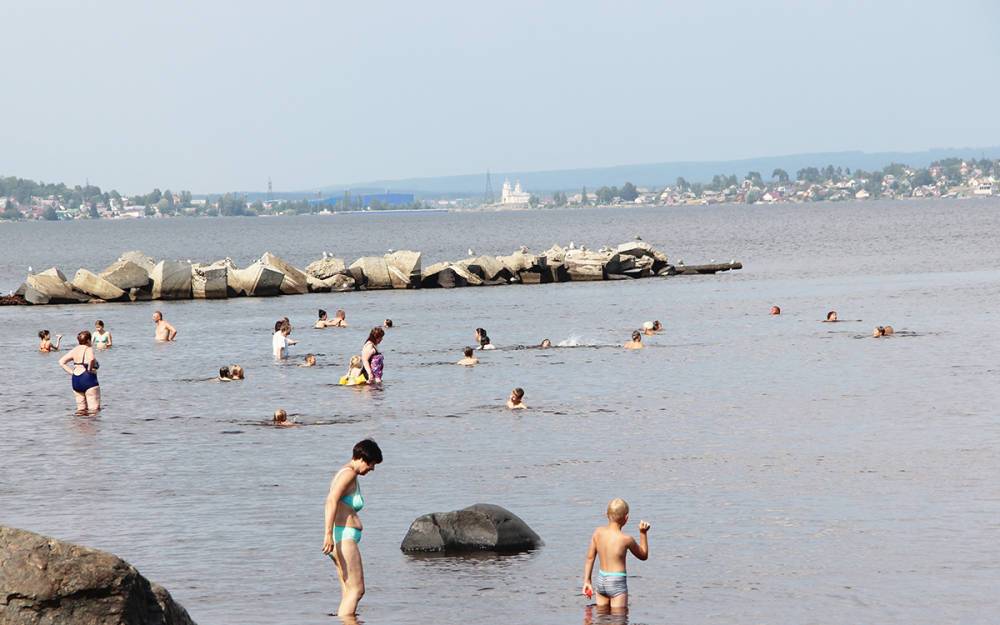 В Петрозаводске детей унесло в озеро на надувном круге