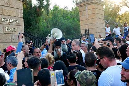 Жители Кипра устроили беспорядки из-за новых коронавирусных мер