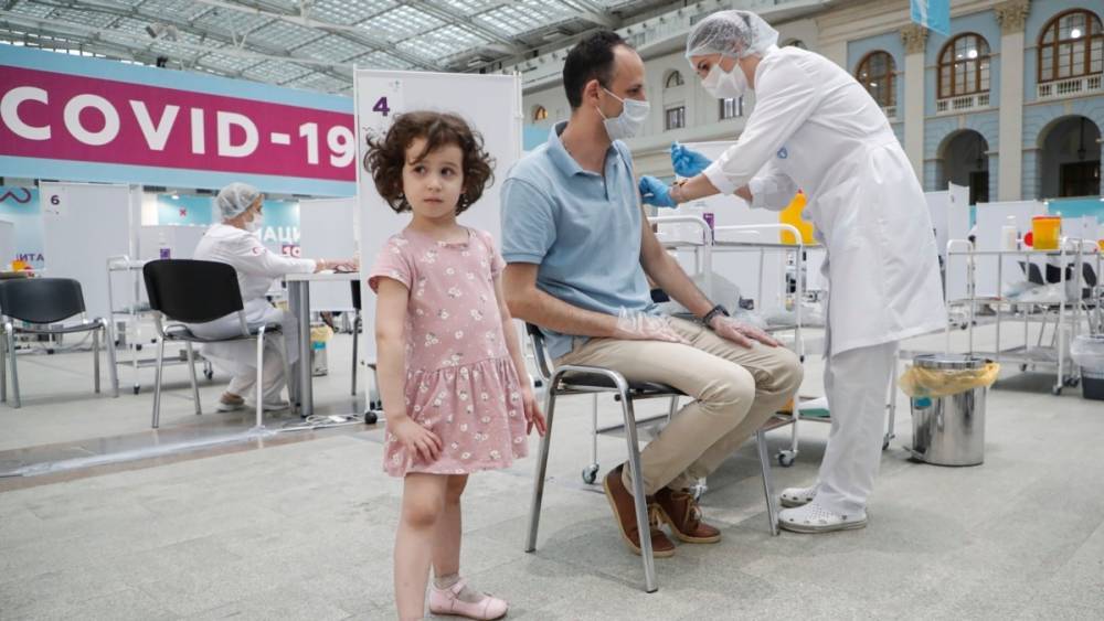 Большинство россиян не готово вакцинировать своих детей от СOVID-19