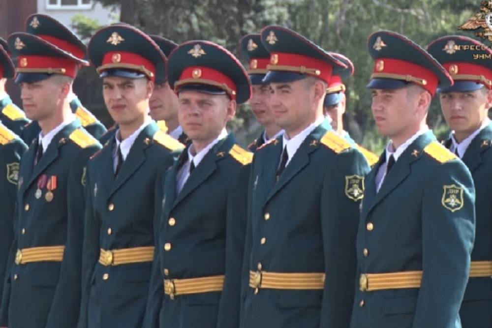 В Донецке состоялся торжественный выпуск офицеров