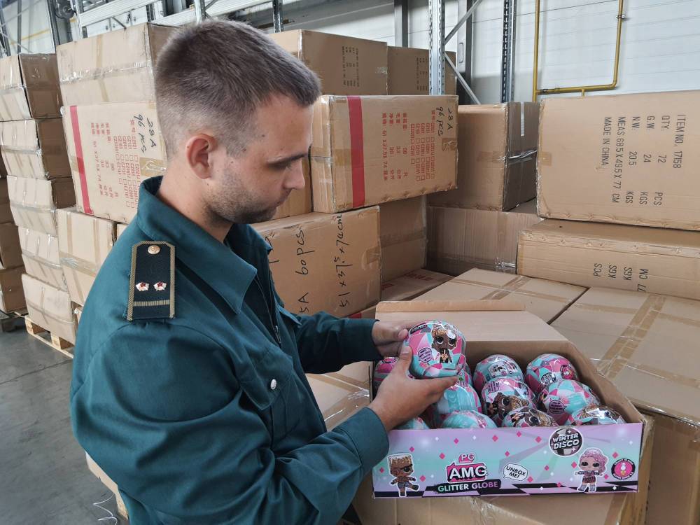 Российские таможенники остановки на границе груз с десятками тысяч китайских игрушек