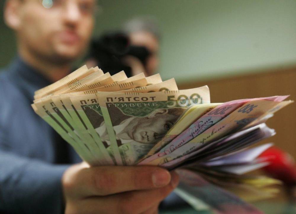 В Украине хотят повысить минимальную зарплату до 7700 гривен, но не сразу: какие этапы запланированы