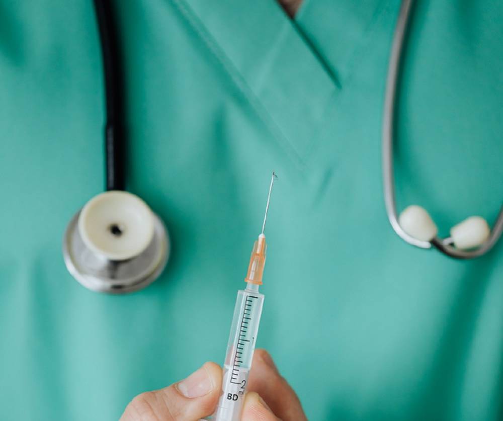 В России начнут испытание новой вакцины от коронавируса