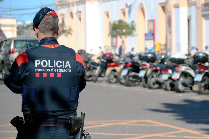 Автомобилист в Испании сбил людей, заехав на террасу бара