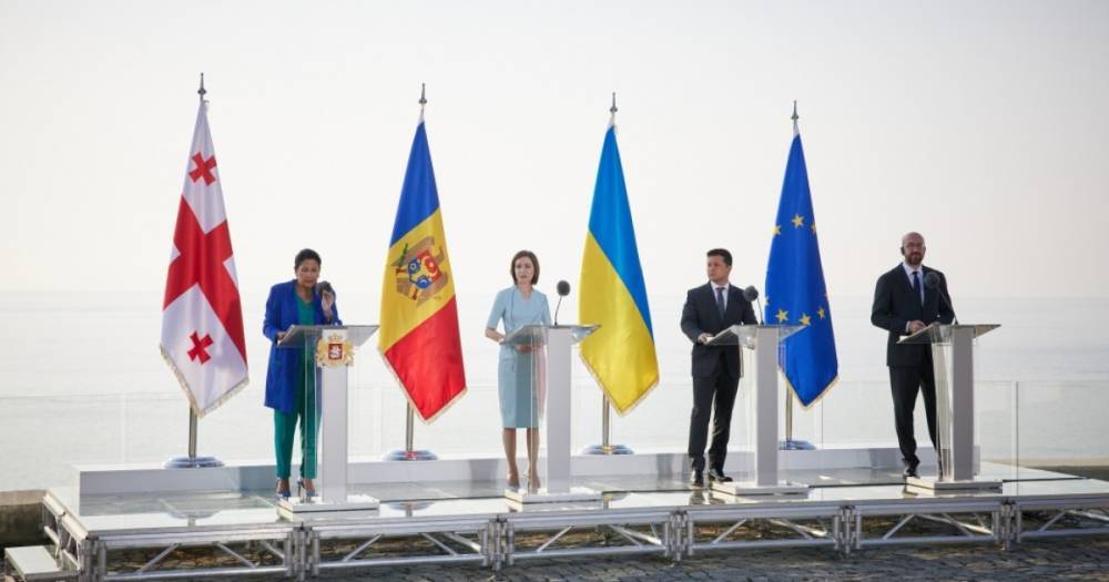 Зеленский назвал первый шаг Украины, Молдовы и Грузии на пути в ЕС