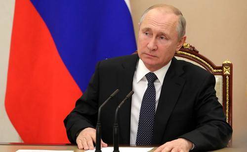 Путин внес в ГД законопроект о продлении предельного срока службы маршалов, генералов и адмиралов