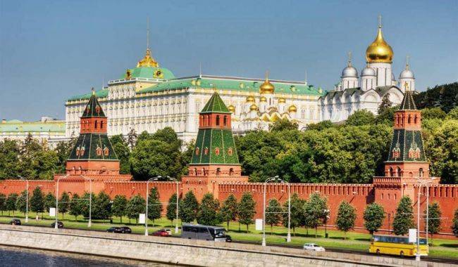 В Кремле ответили Зеленскому на его слова об украинском флаге над Госдумой