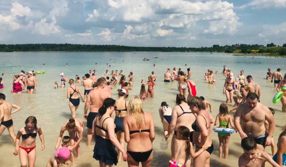 Туристы уничтожают побережье озера Донцо