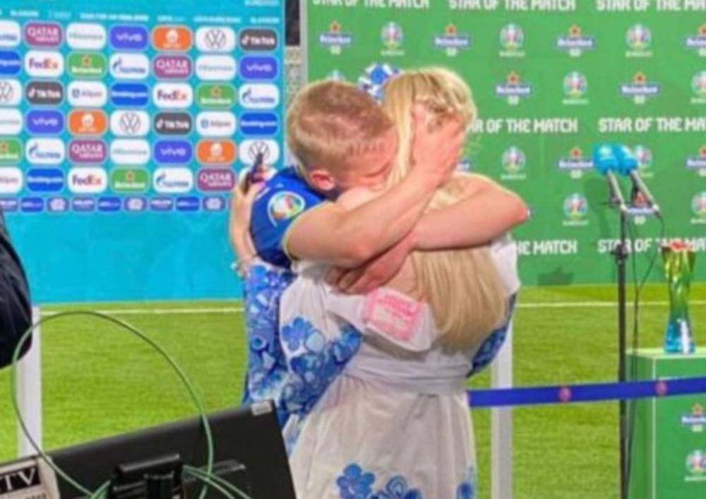 Зинченко растрогал видео с беременной женой после матча со Швецией: "Я всегда с тобой"
