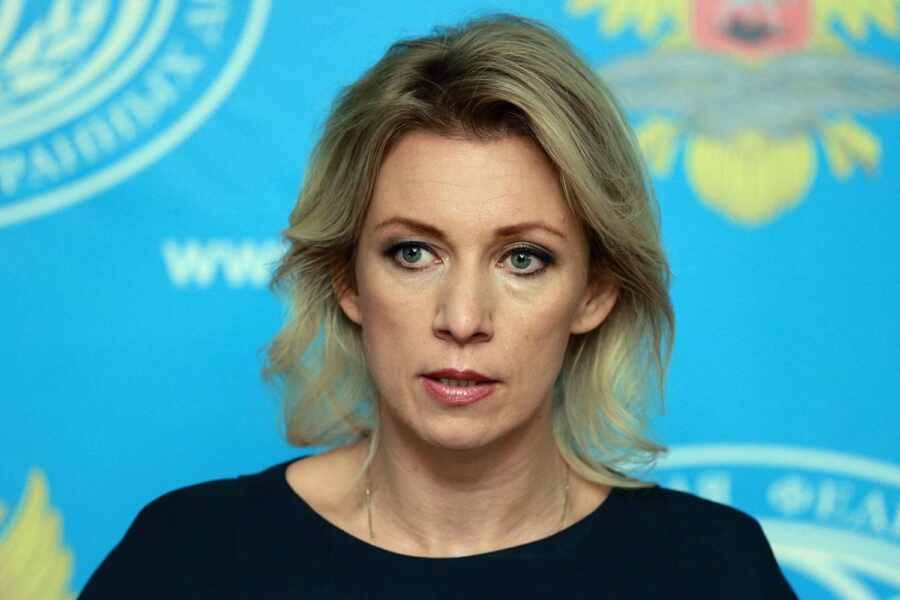 Захарова указала на непостоянность позиции Зеленского по русским и украинцам