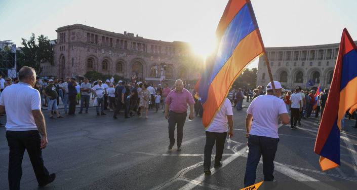 Армении нужен кризис-менеждер и "качественный" электорат: эксперты о политической ситуации