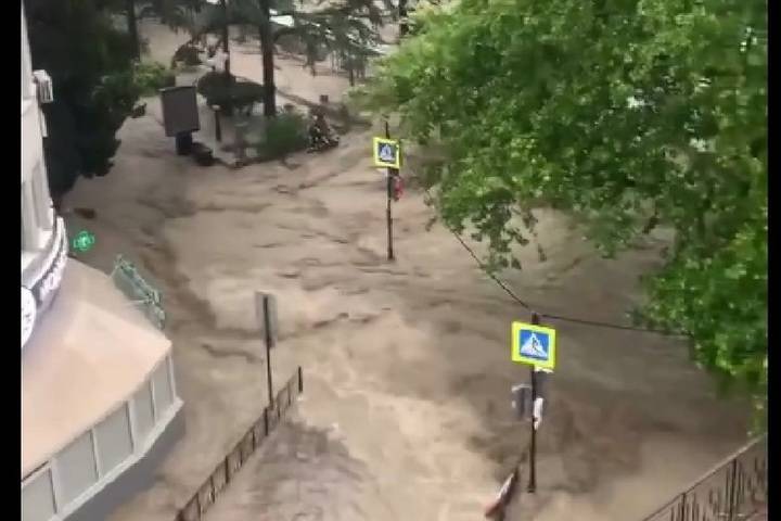 На пострадавший из-за потопа Крым вновь обрушатся сильные ливни