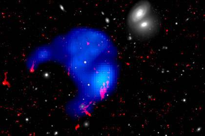 В космосе нашли загадочное облако размером с галактику