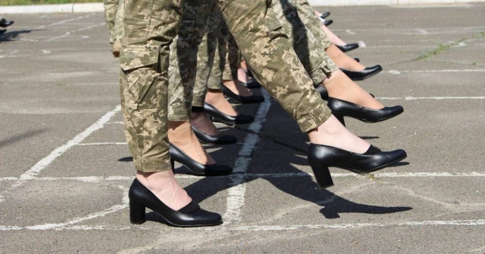 Каблуков не будет: после жесткой реакции общественности Минобороны изменило обувь для парада