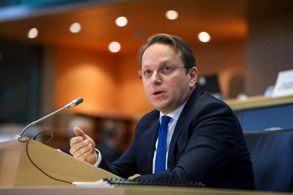 Еврокомиссар по вопросам расширения посетит Азербайджан