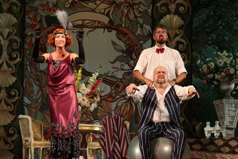 Костромской драмтеатр завершил 212 театральный сезон премьерой французской комедии