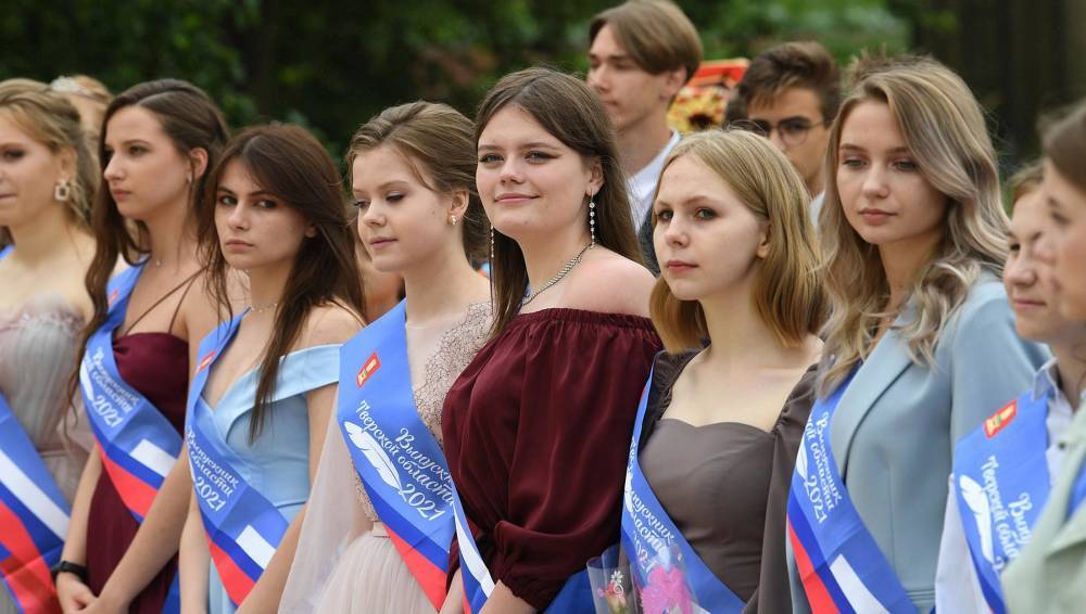 Выпускники из Старицы Тверской области получили напутствие в День памяти святителя Иова