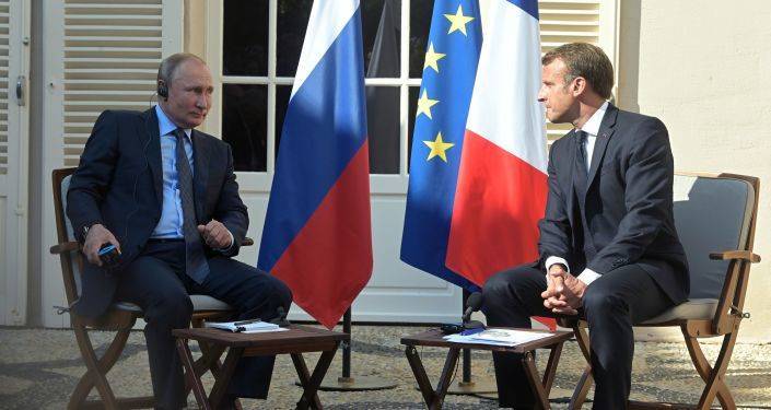 Путин призвал Францию активнее участвовать в гуманитарных проектах в Карабахе