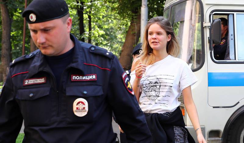 Участницу Pussy Riot Никульшину задержали через день после выхода из спецприемника