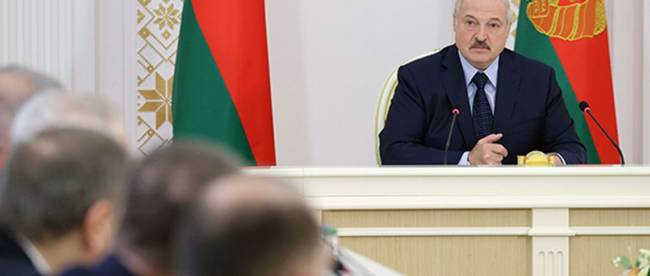 Лукашенко приказал полностью закрыть границы с Украиной