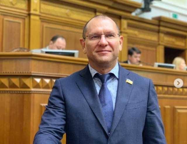 Скандальный нардеп Шевченко стал "героем парковки" и нахамил коллеге по парламенту