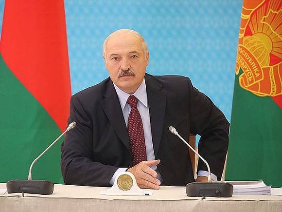 Лукашенко пообещал «небезвозмездно» помочь Литве справиться с наплывом нелегалов