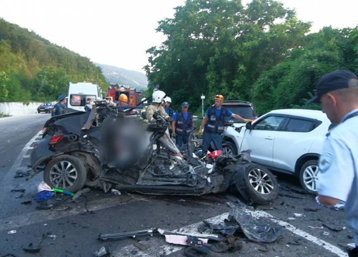 Пять человек погибли в ДТП с «КамАЗом» в Крыму на трассе Ялта – Севастополь