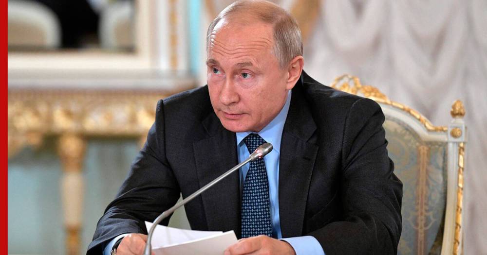 Путин предложил увеличить предельный срок службы генералов, адмиралов и маршалов