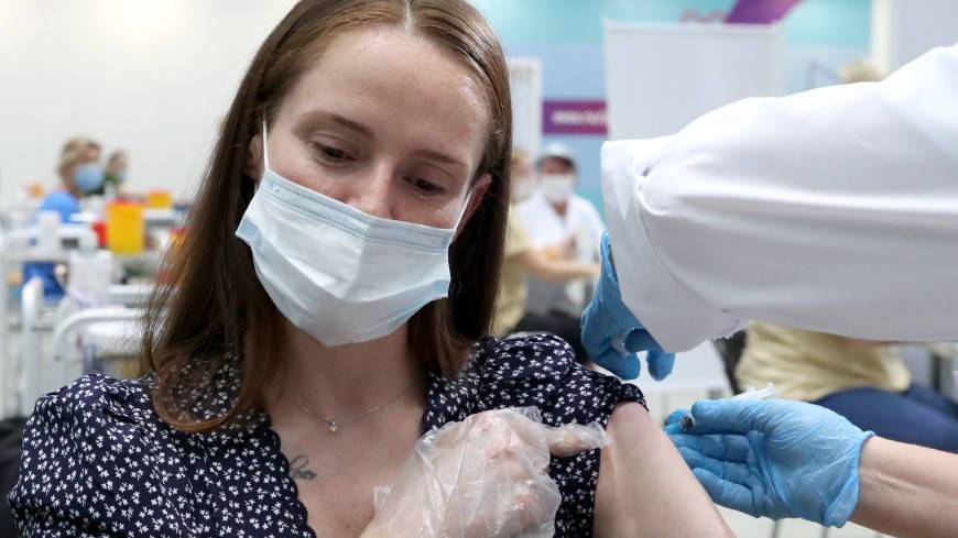 Более четырех миллионов человек привились от коронавируса в Москве