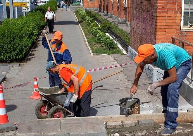 На Московском шоссе начали ремонтировать лестницы