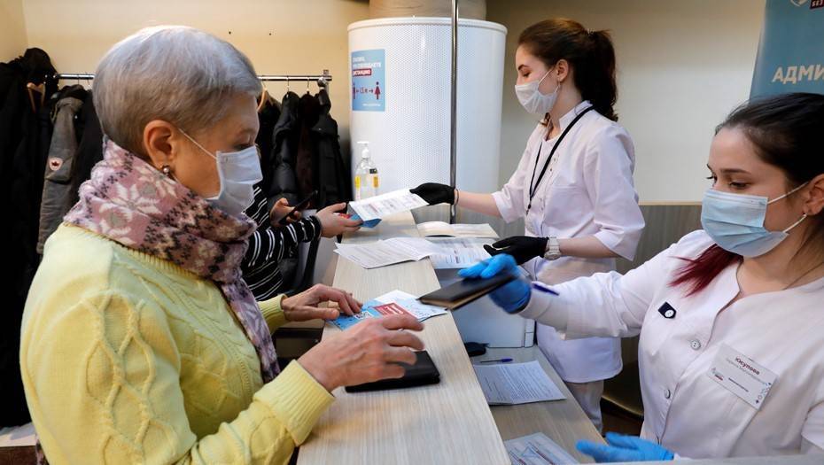 Петербуржцев предупредили о возможном введении обязательной вакцинации