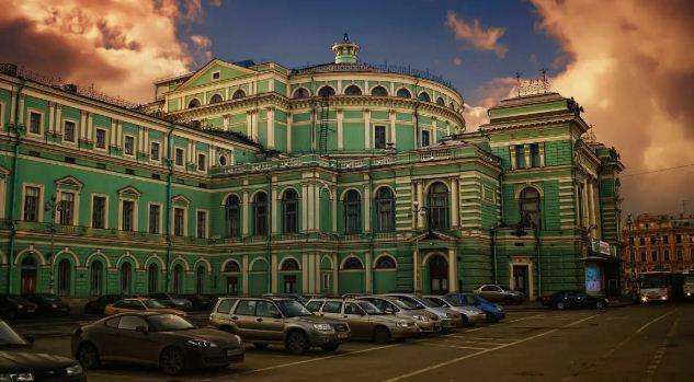 Сотрудницу Мариинского театра будут судить за получение взятки в 1,6 млн рублей