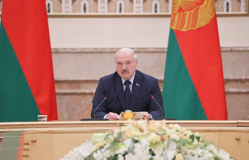Лукашенко дипломатам: С предателями церемониться не будем