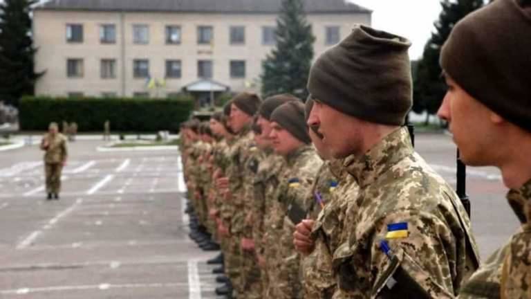 В Украине отменят обязательный военный призыв: названы сроки