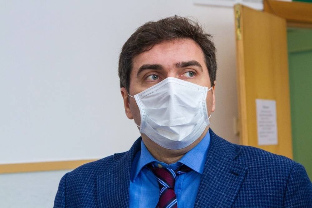 Министр здравоохранения Новосибирской области Константин Хальзов поставил привику от COVID-19
