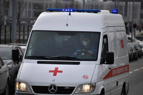 В Тюмени мальчик получил тяжелейшие повреждения при наезде Renault во дворе дома