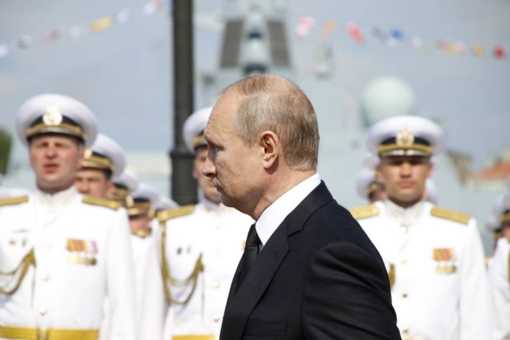 Путин появится на Военно-морском параде в Петербурге