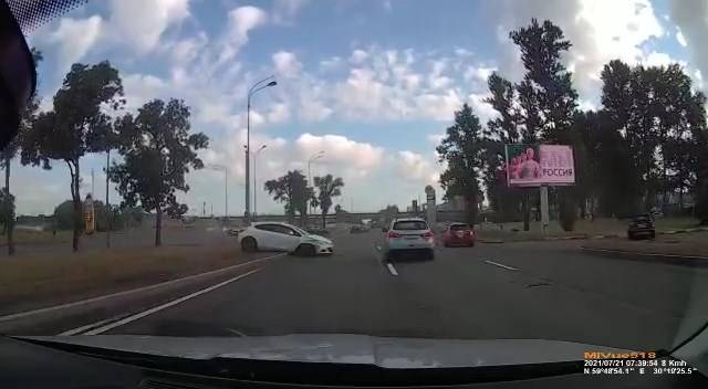 В ДТП на Пулковском шоссе в Петербурге пострадала девочка-подросток