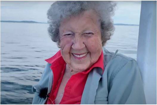 Продолжающая ловить омаров 101-летняя женщина поделилась секретом долголетия