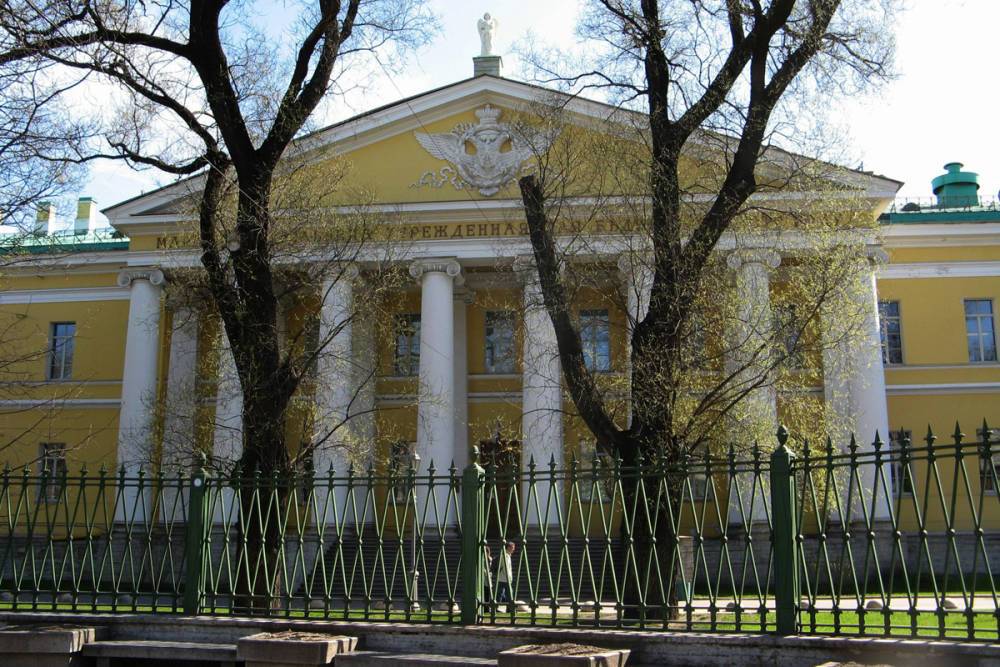 Две больницы в Петербурге вернутся в штатный режим работы